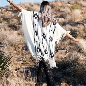 Show Me Your Mumu Poncho Baja Fringe White Small